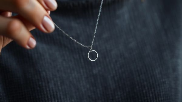10 idées pour combiner style et tendances dans vos colliers