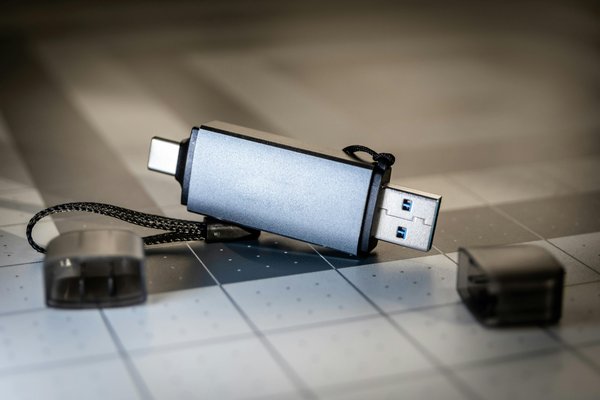 Comment transférer le contenu d'un CD vers une clé USB sans utiliser d'ordinateur ?